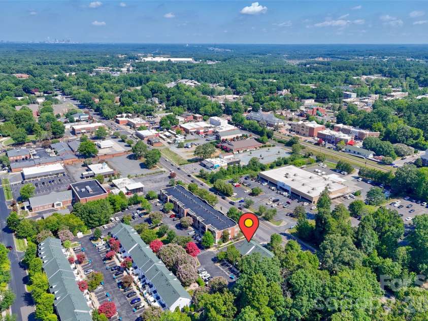 432 Park Square Place, Matthews, NC 28105.  MLS# CAR4400280, YatesRealty ID 36280. 