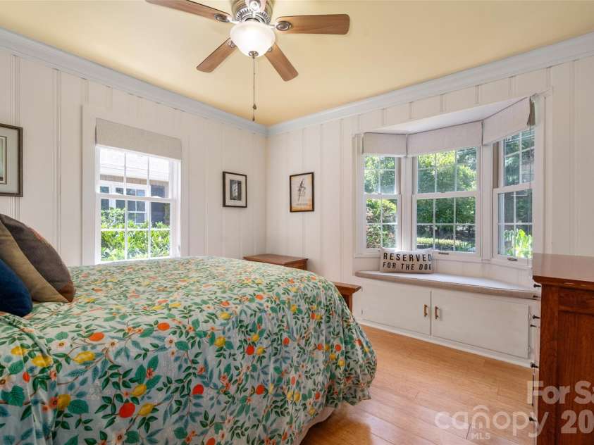 6236 River Cabin Lane, Charlotte, NC 28278.  MLS# CAR4395949, YatesRealty ID 36281. 2nd bedroom w/ a nice sized closet