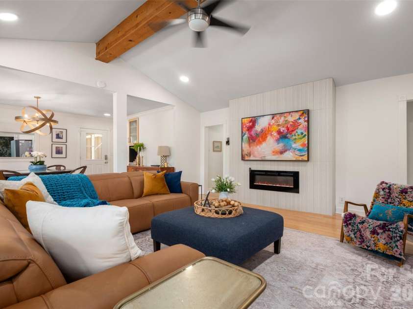 6236 River Cabin Lane, Charlotte, NC 28278.  MLS# CAR4395949, YatesRealty ID 36281. 