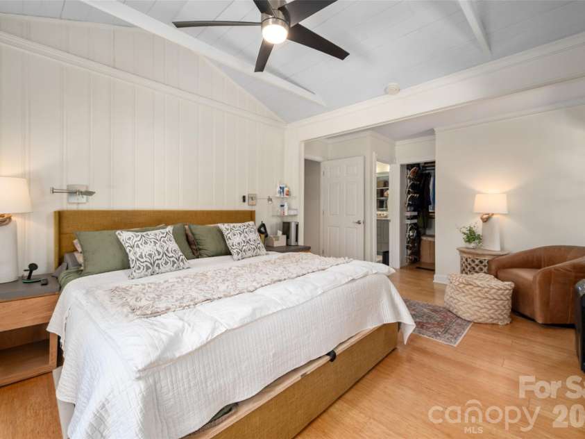 6236 River Cabin Lane, Charlotte, NC 28278.  MLS# CAR4395949, YatesRealty ID 36281. 