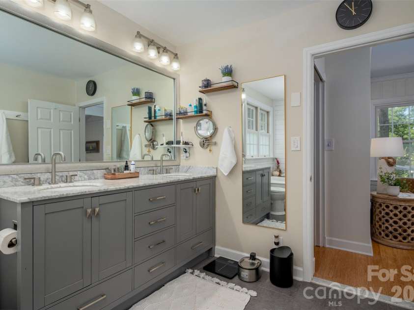 6236 River Cabin Lane, Charlotte, NC 28278.  MLS# CAR4395949, YatesRealty ID 36281. 