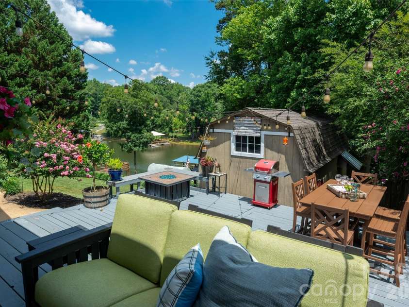 6236 River Cabin Lane, Charlotte, NC 28278.  MLS# CAR4395949, YatesRealty ID 36281. 