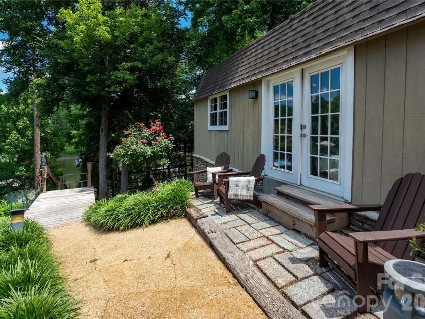 6236 River Cabin Lane, Charlotte, NC 28278.  MLS# CAR4395949, YatesRealty ID 36281. Detached workshop with 240-Volt Serviceendless possibilities for hobbies, projects, or storage