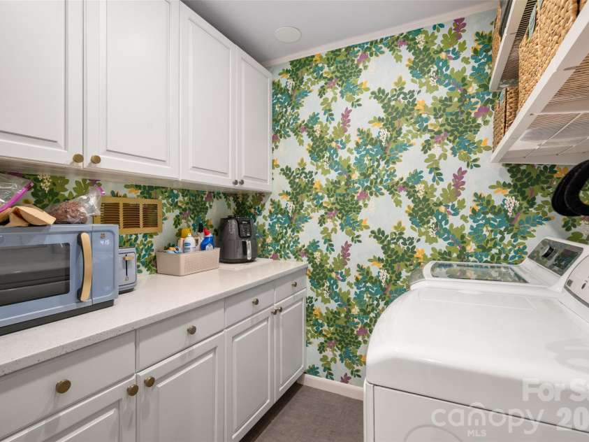 6236 River Cabin Lane, Charlotte, NC 28278.  MLS# CAR4395949, YatesRealty ID 36281. Laundry room both washer & dryer convey
