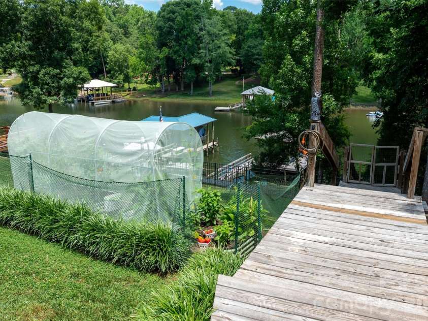 6236 River Cabin Lane, Charlotte, NC 28278.  MLS# CAR4395949, YatesRealty ID 36281. Raised bed garden