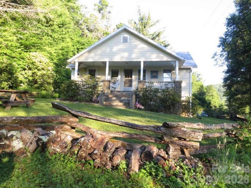 6835 NC 183 Highway, Newland, NC 28657.  MLS# CAR4402167, YatesRealty ID 36282. 