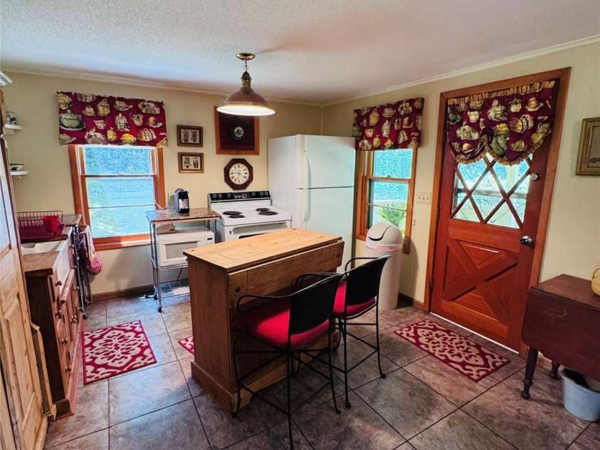 6835 NC 183 Highway, Newland, NC 28657.  MLS# CAR4402167, YatesRealty ID 36282. 