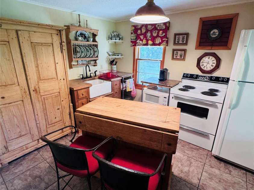 6835 NC 183 Highway, Newland, NC 28657.  MLS# CAR4402167, YatesRealty ID 36282. 