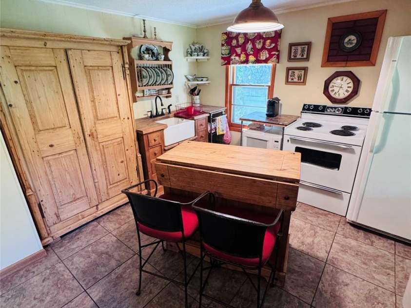 6835 NC 183 Highway, Newland, NC 28657.  MLS# CAR4402167, YatesRealty ID 36282. 