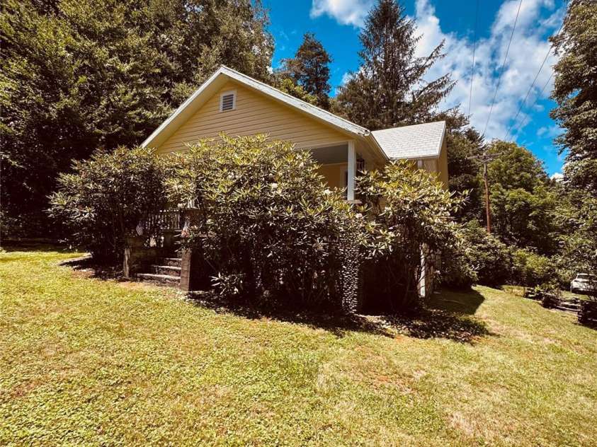 6835 NC 183 Highway, Newland, NC 28657.  MLS# CAR4402167, YatesRealty ID 36282. 