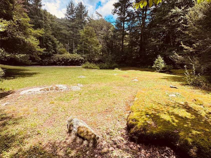 6835 NC 183 Highway, Newland, NC 28657.  MLS# CAR4402167, YatesRealty ID 36282. 