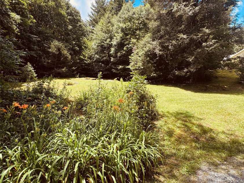 6835 NC 183 Highway, Newland, NC 28657.  MLS# CAR4402167, YatesRealty ID 36282. 
