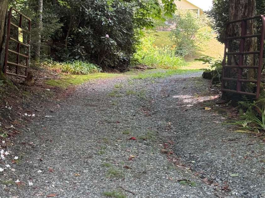 6835 NC 183 Highway, Newland, NC 28657.  MLS# CAR4402167, YatesRealty ID 36282. 