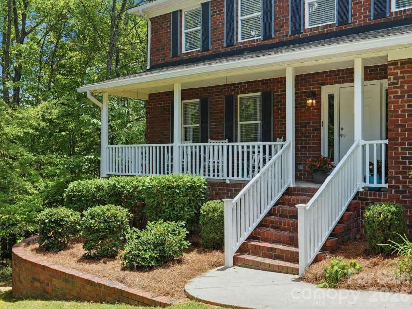 419 Whitefriars Lane, Matthews, NC 28105.  MLS# CAR4401669, YatesRealty ID 36283. 