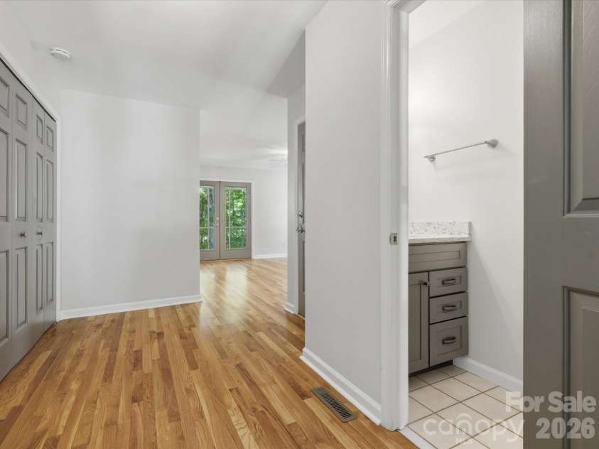 419 Whitefriars Lane, Matthews, NC 28105.  MLS# CAR4401669, YatesRealty ID 36283. 