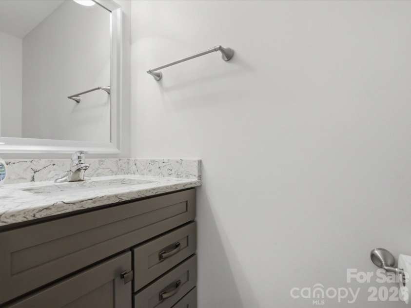 419 Whitefriars Lane, Matthews, NC 28105.  MLS# CAR4401669, YatesRealty ID 36283. 