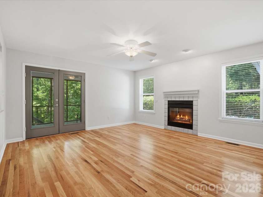 419 Whitefriars Lane, Matthews, NC 28105.  MLS# CAR4401669, YatesRealty ID 36283. 