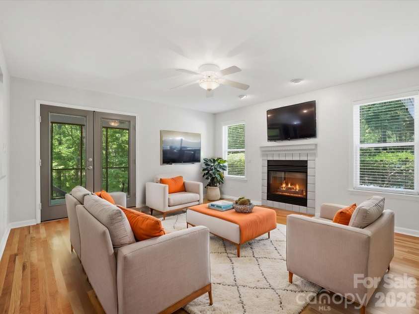 419 Whitefriars Lane, Matthews, NC 28105.  MLS# CAR4401669, YatesRealty ID 36283. 