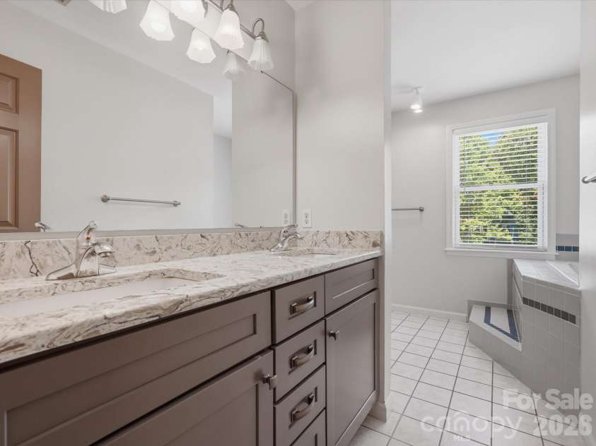 419 Whitefriars Lane, Matthews, NC 28105.  MLS# CAR4401669, YatesRealty ID 36283. 