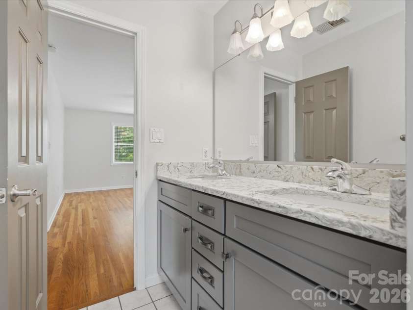 419 Whitefriars Lane, Matthews, NC 28105.  MLS# CAR4401669, YatesRealty ID 36283. 