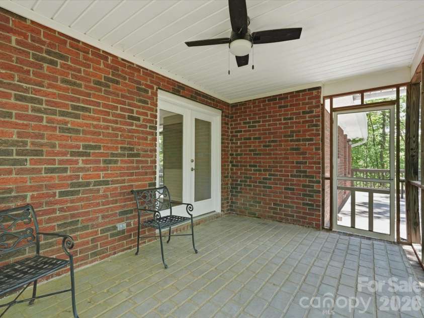 419 Whitefriars Lane, Matthews, NC 28105.  MLS# CAR4401669, YatesRealty ID 36283. 