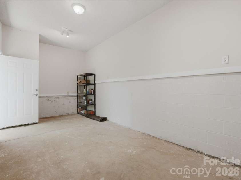 419 Whitefriars Lane, Matthews, NC 28105.  MLS# CAR4401669, YatesRealty ID 36283. 