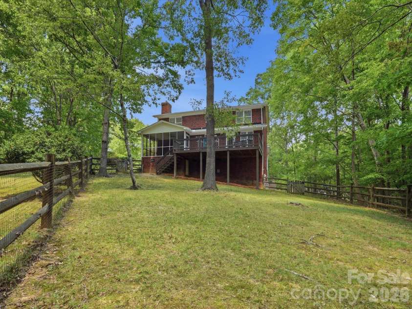 419 Whitefriars Lane, Matthews, NC 28105.  MLS# CAR4401669, YatesRealty ID 36283. 