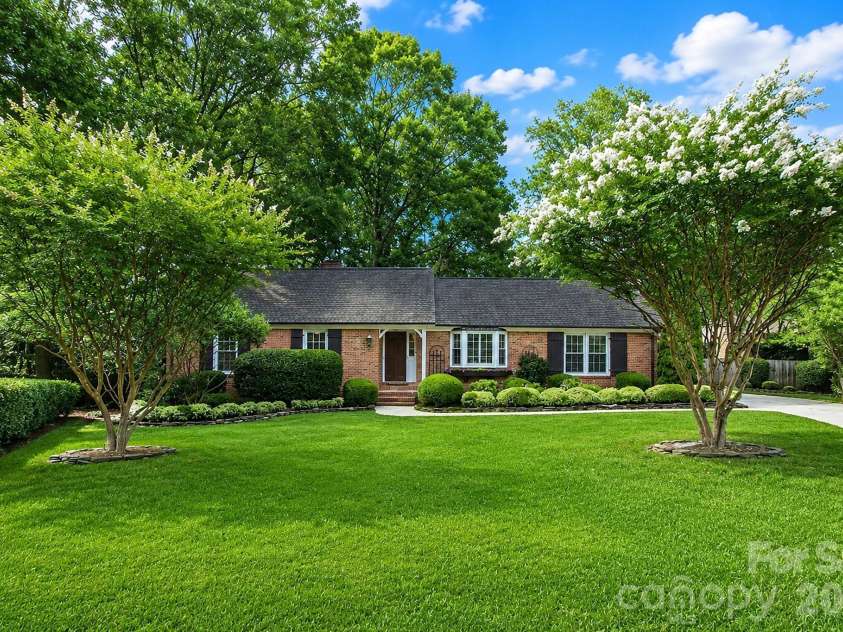 5305 Newgate Court, Charlotte, NC 28226.  MLS# CAR4402453, YatesRealty ID 36285. 