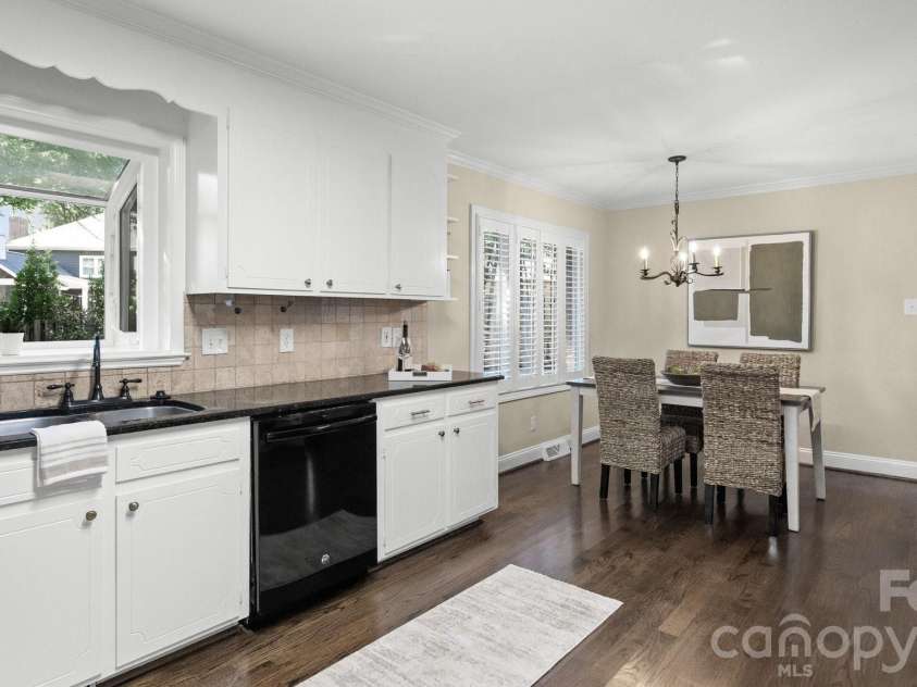 5305 Newgate Court, Charlotte, NC 28226.  MLS# CAR4402453, YatesRealty ID 36285. 