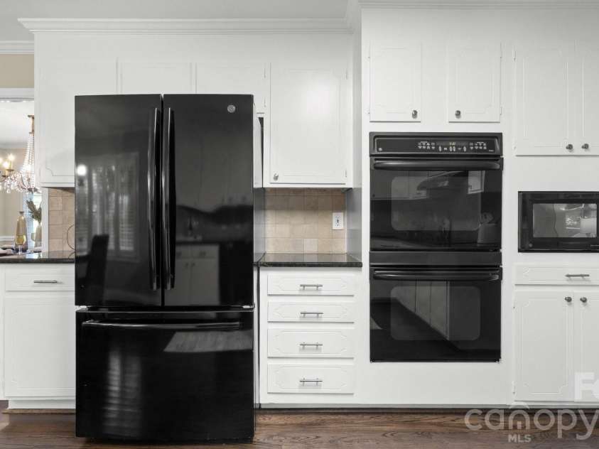 5305 Newgate Court, Charlotte, NC 28226.  MLS# CAR4402453, YatesRealty ID 36285. 