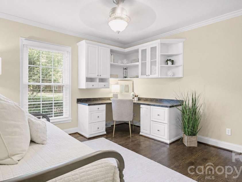 5305 Newgate Court, Charlotte, NC 28226.  MLS# CAR4402453, YatesRealty ID 36285. 