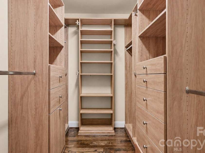 5305 Newgate Court, Charlotte, NC 28226.  MLS# CAR4402453, YatesRealty ID 36285. 