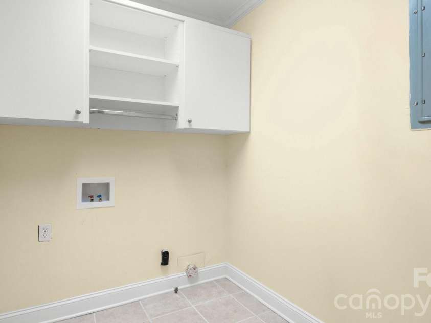 5305 Newgate Court, Charlotte, NC 28226.  MLS# CAR4402453, YatesRealty ID 36285. 