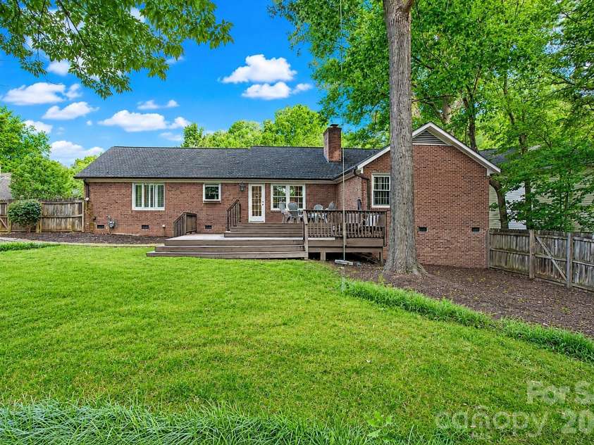 5305 Newgate Court, Charlotte, NC 28226.  MLS# CAR4402453, YatesRealty ID 36285. 
