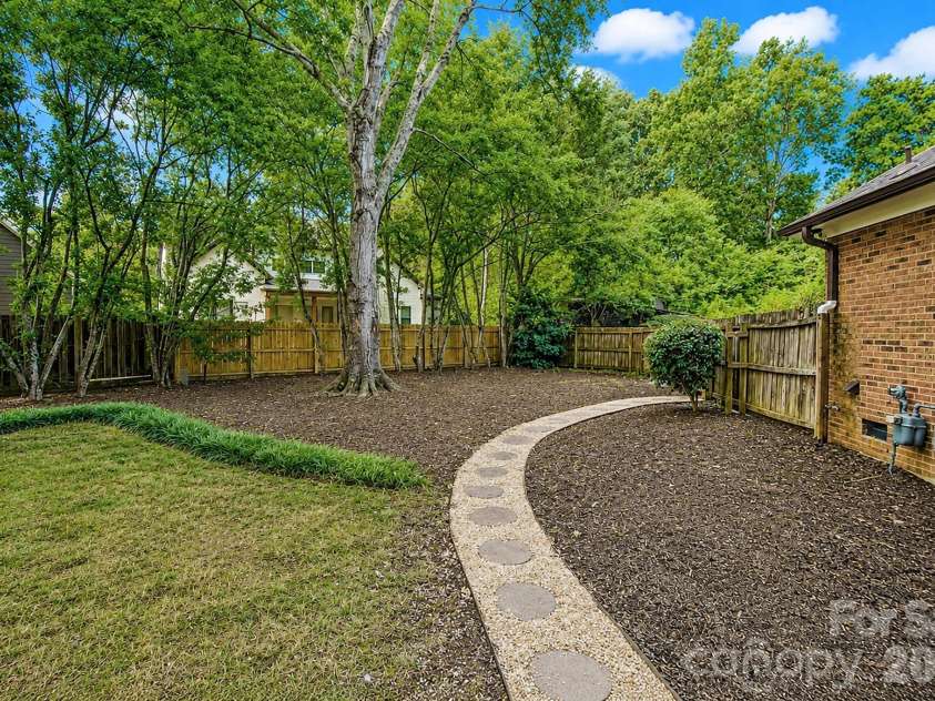 5305 Newgate Court, Charlotte, NC 28226.  MLS# CAR4402453, YatesRealty ID 36285. 