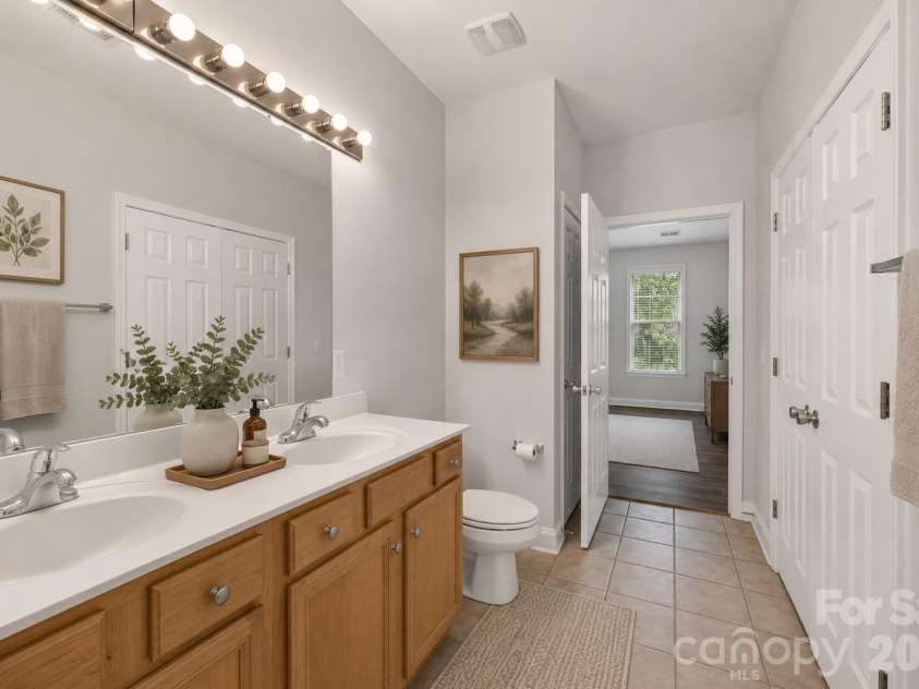 8955 Rosalyn Glen Road, Cornelius, NC 28031.  MLS# CAR4396668, YatesRealty ID 36286. Primary Bathroom with Double sinks and ample cabinet space (Staged)