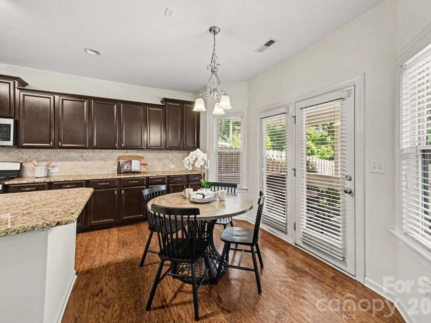 10202 Falling Leaf Drive, Concord, NC 28027.  MLS# CAR4396937, YatesRealty ID 36288. Breakfast Area