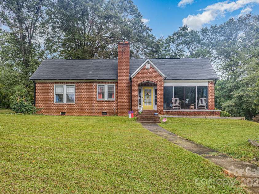 324 Beaumonde Avenue, Shelby, NC 28150.  MLS# CAR4310436, YatesRealty ID 3629. 