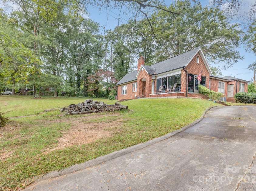 324 Beaumonde Avenue, Shelby, NC 28150.  MLS# CAR4310436, YatesRealty ID 3629. 