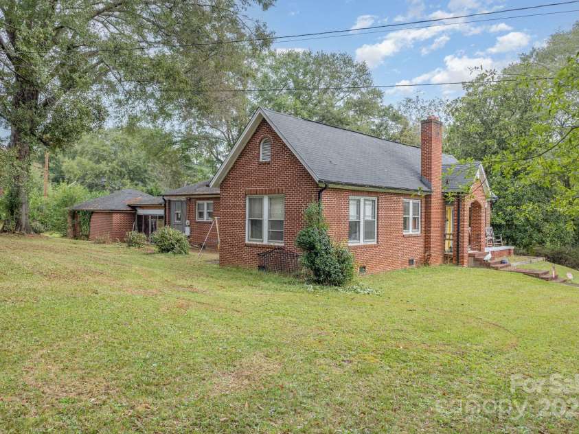 324 Beaumonde Avenue, Shelby, NC 28150.  MLS# CAR4310436, YatesRealty ID 3629. 