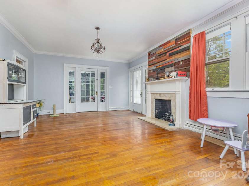 324 Beaumonde Avenue, Shelby, NC 28150.  MLS# CAR4310436, YatesRealty ID 3629. 