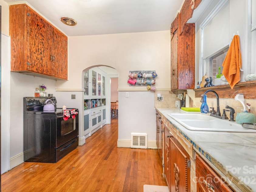 324 Beaumonde Avenue, Shelby, NC 28150.  MLS# CAR4310436, YatesRealty ID 3629. 