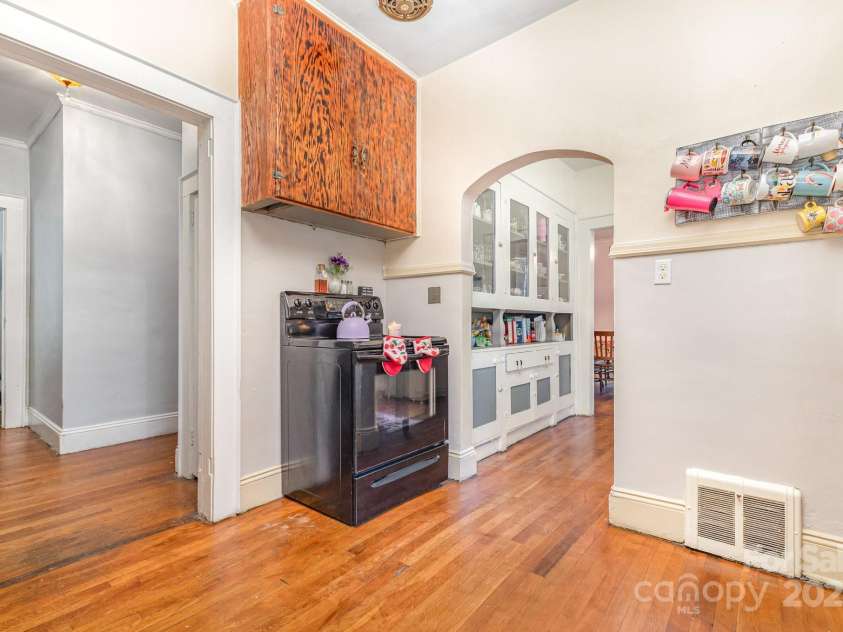 324 Beaumonde Avenue, Shelby, NC 28150.  MLS# CAR4310436, YatesRealty ID 3629. 