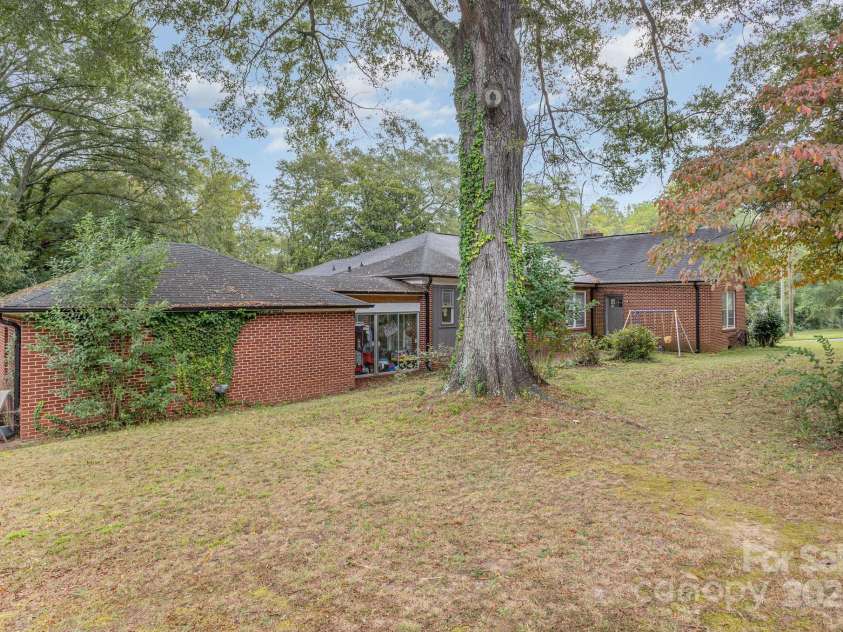 324 Beaumonde Avenue, Shelby, NC 28150.  MLS# CAR4310436, YatesRealty ID 3629. 