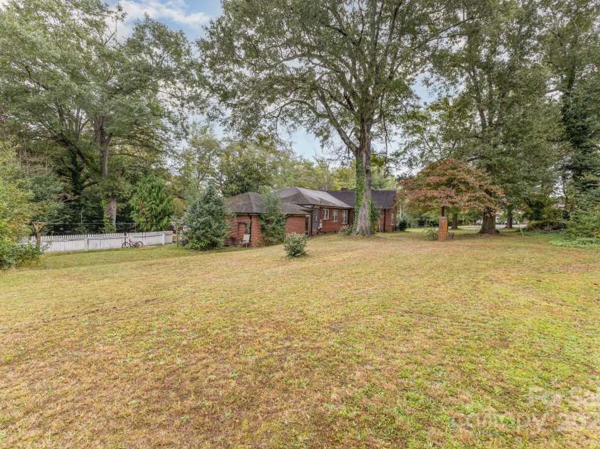 324 Beaumonde Avenue, Shelby, NC 28150.  MLS# CAR4310436, YatesRealty ID 3629. 