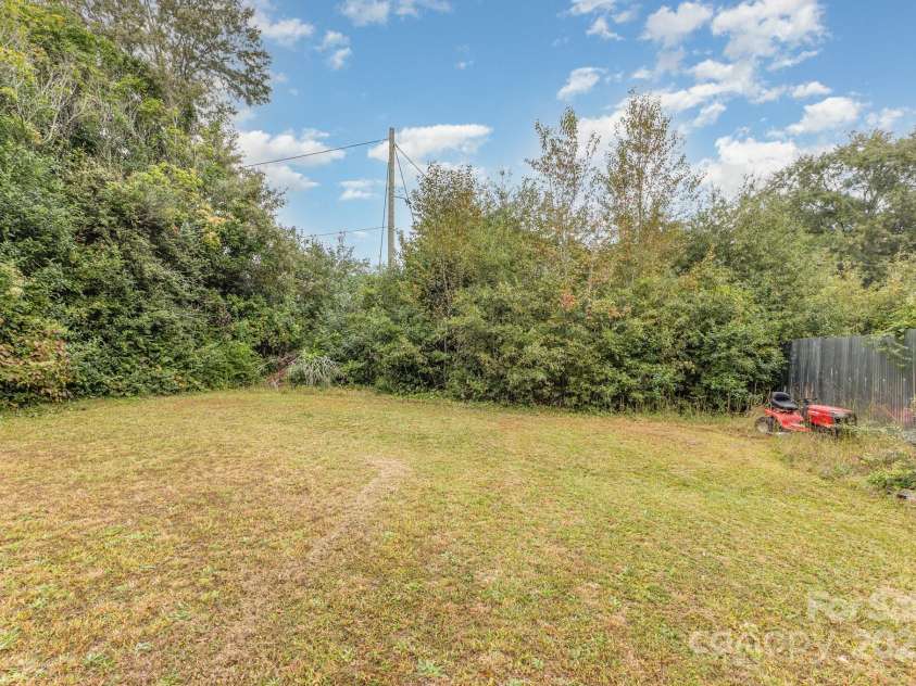 324 Beaumonde Avenue, Shelby, NC 28150.  MLS# CAR4310436, YatesRealty ID 3629. 