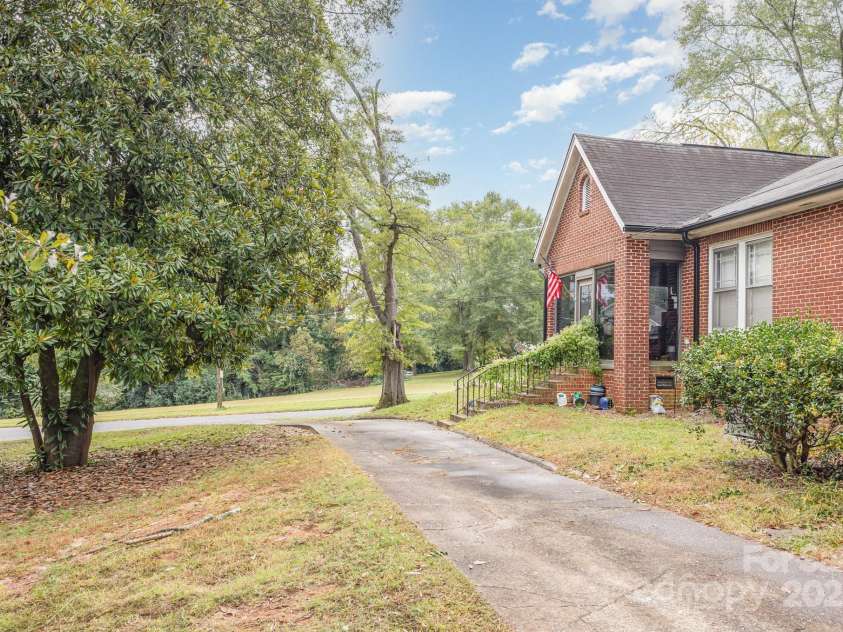 324 Beaumonde Avenue, Shelby, NC 28150.  MLS# CAR4310436, YatesRealty ID 3629. 