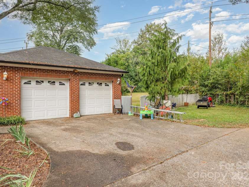 324 Beaumonde Avenue, Shelby, NC 28150.  MLS# CAR4310436, YatesRealty ID 3629. 