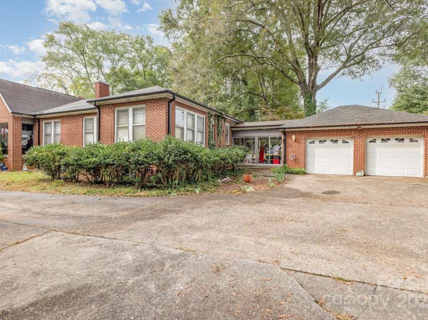 324 Beaumonde Avenue, Shelby, NC 28150.  MLS# CAR4310436, YatesRealty ID 3629. 