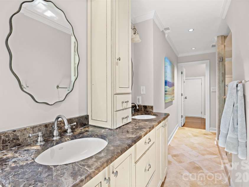 3221 Lazy Branch Road, Charlotte, NC 28270.  MLS# CAR4395496, YatesRealty ID 36290. 3rd floor bath